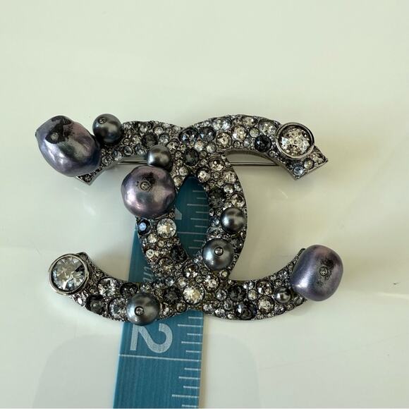 CHANEL women brooch with natural pearls Authentic - Picture 4 of 8